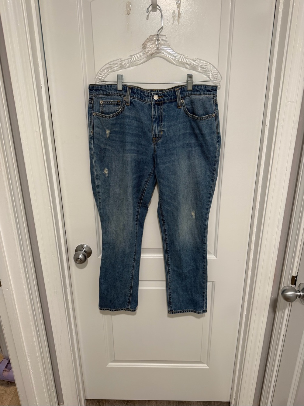 GAP SEXY BOYFRIEND FIT JEANS  SIZE 10/30